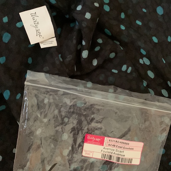 Thirty-one Avenue Scarf as a large Shall. In a bag, with tags. - Picture 8 of 8